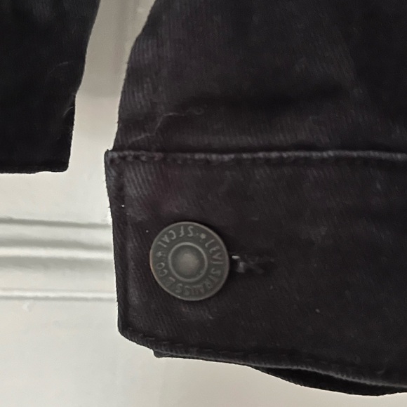 Levi’s Black Trucker Jacket - Medium - Picture 4 of 4